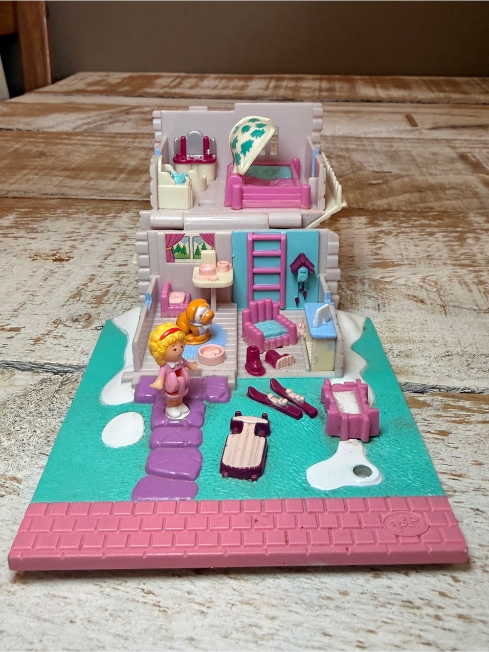 vintage 1993 Bluebird Toys Polly Pocket Ski Lodge playset